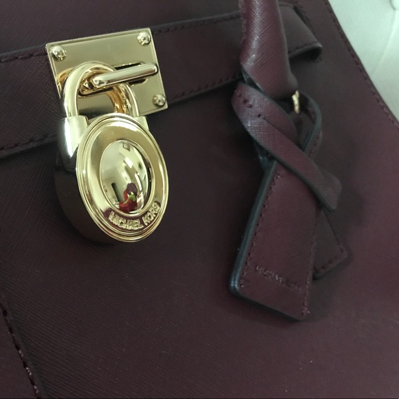 Michael Kors Hamilton Saffiano Leather Bag - Picture 3 of 6